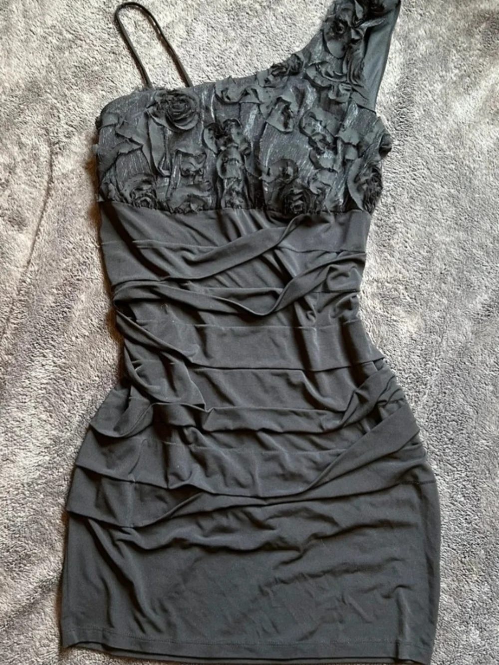 Valerie Bertinelli Black One-Shoulder Floral Appliqué Bodycon Dress | Size 14 - Picture 2 of 7